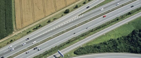 Wir erfüllen unseren Wunsch nach Mobilität auf Kosten der Umwelt. © Barbara Strojna, Fotolia
