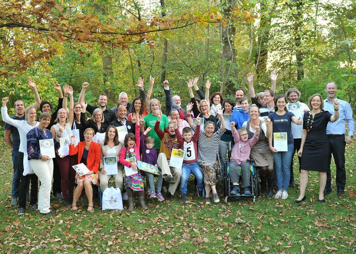 Bei der Preisverleihung zum bayernweiten Pflanzwettbewerb würdigte die Stiftung für Mensch und Umwelt das große Engagement aller Beteiligten. Biodiversität fördern macht gemeinschaftlich besonders viel Spaß!