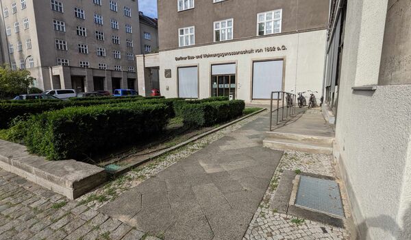 Naturnahe Firmengelände: Berliner Bau- und Wohnungsgenossenschaft von 1892 eG, Fläche vor der Umgestaltung