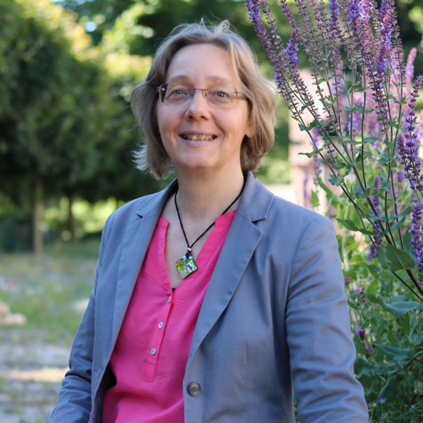 Porträt Dr. Corinna Hölzer